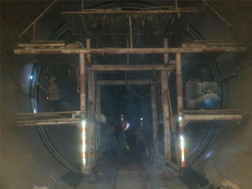 地下管廊聚脲高壓噴涂機防水施工